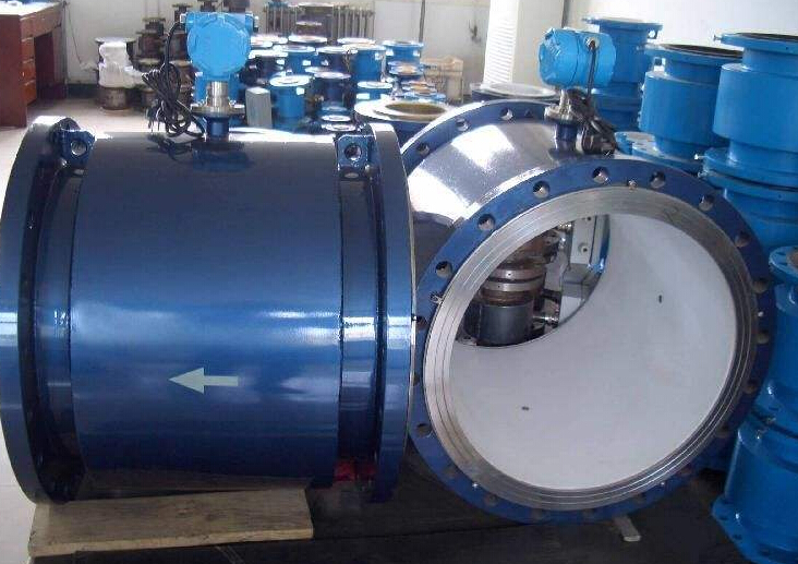 On - line calibration method for large - diameter water flowmeters