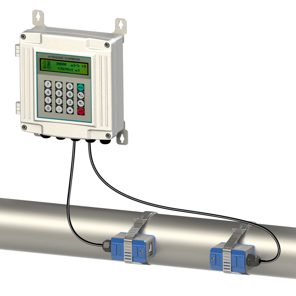 How does an ultrasonic flow meter work?